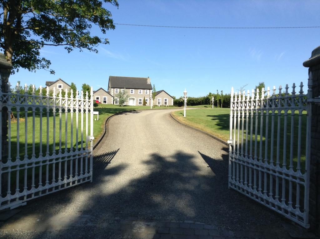 Deeside Manor Bed & Breakfast Stabannan ภายนอก รูปภาพ